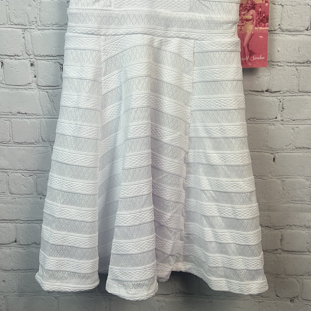 Emerald Sundae White Fit and Flare Dress Juniors Size Small Homecoming - Picture 4 of 5